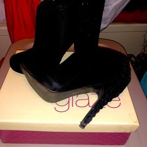 Women’s Size 7 Glaze Booties